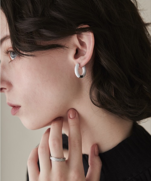 ciite' surgical stainless(シーテサージカルステンレス)の「【 金属アレルギー対応 】 バイカラー フープピアス サージカルステンレス (両耳用)(ピアス(両耳用)・レディース・ブラック系その他/ホワイト/ホワイト系その他/ブラック・FREE)」の22枚目の写真