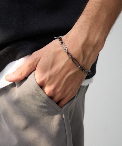 AZUL by moussy（アズールバイマウジー）の「ランダムスクエアチェーンブレスレット（ブレスレット・メンズ・ブラック/シルバー・FREE）」の2枚目の写真