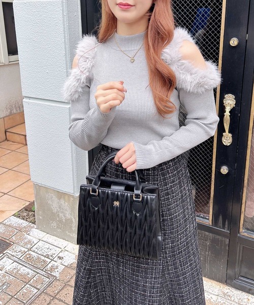 INGNI（イング）の「ファー付肩開きニット（ニット/セーター・レディース・グレー/オフホワイト/ブラック/ピンク/ホワイト系その他・M）」の9枚目の写真