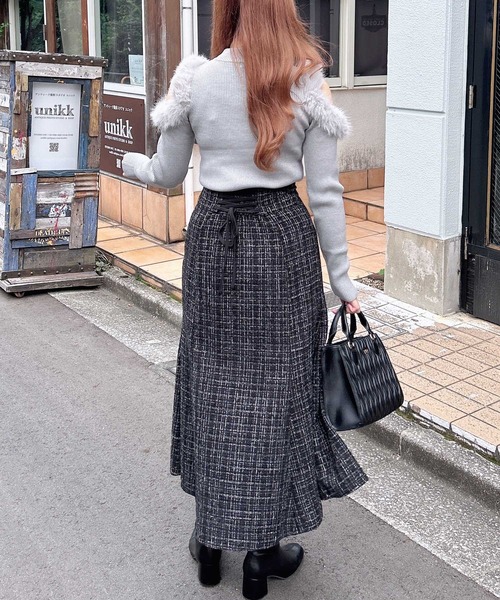 お値下げします！ ファー付きカシミアセーター　レリアン INGNI（イング）の「ファー付肩開きニット（ニット/セーター