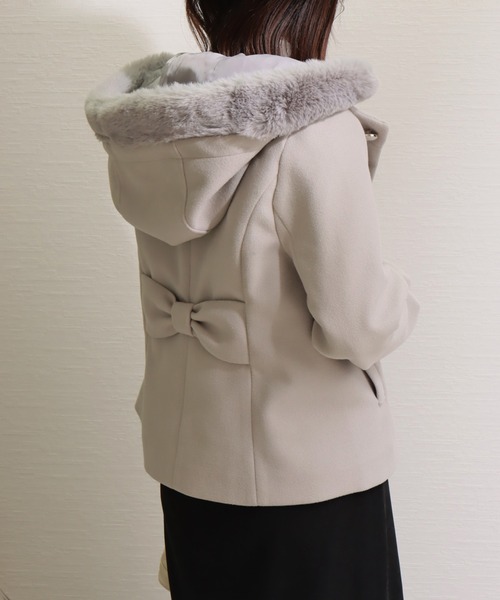 libelle more(リベル モア)の「バックリボン エコファー付きフードショートコート(その他アウター・レディース・ベージュ/ピンク/アイボリー/ブラック/グレー・M/L)」の21枚目の写真