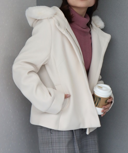 libelle more(リベル モア)の「バックリボン エコファー付きフードショートコート(その他アウター・レディース・ベージュ/ピンク/アイボリー/ブラック/グレー・M/L)」の9枚目の写真
