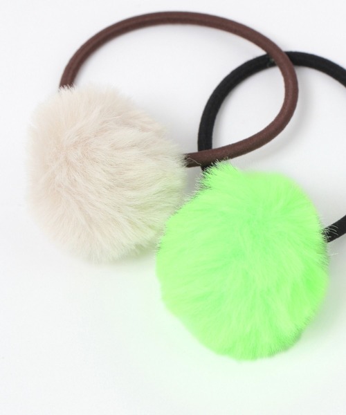 studio CLIP（スタディオクリップ）の「フェイクファーポンポン 2SET（ヘアゴム・レディース・イエロー/ピンク・FREE）」の4枚目の写真