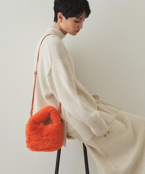 OPAQUE.CLIP（オペークドットクリップ）の「◆【2WAY】フェイクファーショルダーバッグ（ショルダーバッグ・レディース・ブラウン系/ライトベージュ/チャコールグレー/オレンジ・00）」の4枚目の写真