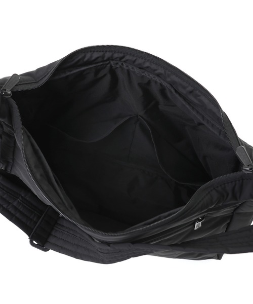 Manhattan Portage(マンハッタンポーテージ)の「Cropsey Shoulder Bag Padded Polyester Poplin(ショルダーバッグ・レディース・ブラック・LARGE)」の3枚目の写真