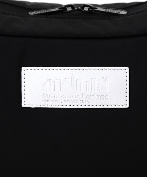 Manhattan Portage(マンハッタンポーテージ)の「Cropsey Shoulder Bag Padded Polyester Poplin(ショルダーバッグ・レディース・ブラック・LARGE)」の2枚目の写真