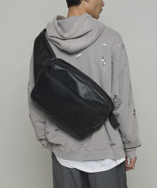 Firsthand(ファーストハンド)の「Firsthand/ファーストハンド Lether Big Body Bag / ビッグボディバッグ / ワンショルダーバッグ / 撥水レザー(ボディバッグ/ウエストポーチ・メンズ・ブラック・ONE SIZE)」の9枚目の写真