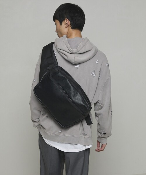 Firsthand(ファーストハンド)の「Firsthand/ファーストハンド Lether Big Body Bag / ビッグボディバッグ / ワンショルダーバッグ / 撥水レザー(ボディバッグ/ウエストポーチ・メンズ・ブラック・ONE SIZE)」の11枚目の写真