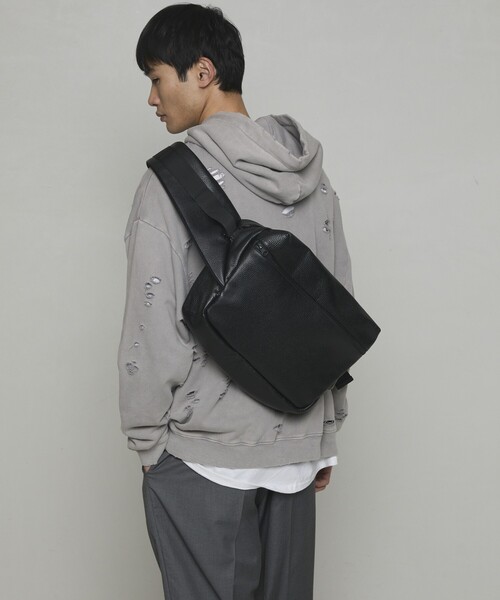 Firsthand(ファーストハンド)の「Firsthand/ファーストハンド Lether Big Body Bag / ビッグボディバッグ / ワンショルダーバッグ / 撥水レザー(ボディバッグ/ウエストポーチ・メンズ・ブラック・ONE SIZE)」の12枚目の写真