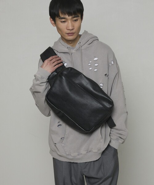 Firsthand(ファーストハンド)の「Firsthand/ファーストハンド Lether Big Body Bag / ビッグボディバッグ / ワンショルダーバッグ / 撥水レザー(ボディバッグ/ウエストポーチ・メンズ・ブラック・ONE SIZE)」の13枚目の写真