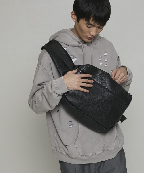 Firsthand(ファーストハンド)の「Firsthand/ファーストハンド Lether Big Body Bag / ビッグボディバッグ / ワンショルダーバッグ / 撥水レザー(ボディバッグ/ウエストポーチ・メンズ・ブラック・ONE SIZE)」の14枚目の写真