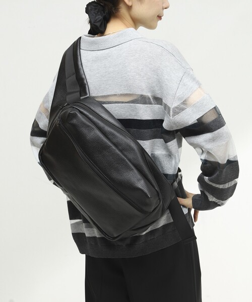 Firsthand(ファーストハンド)の「Firsthand/ファーストハンド Lether Big Body Bag / ビッグボディバッグ / ワンショルダーバッグ / 撥水レザー(ボディバッグ/ウエストポーチ・メンズ・ブラック・ONE SIZE)」の16枚目の写真