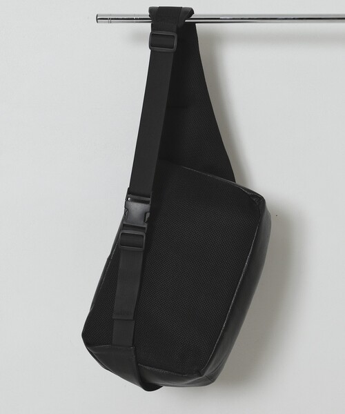 Firsthand(ファーストハンド)の「Firsthand/ファーストハンド Lether Big Body Bag / ビッグボディバッグ / ワンショルダーバッグ / 撥水レザー(ボディバッグ/ウエストポーチ・メンズ・ブラック・ONE SIZE)」の21枚目の写真
