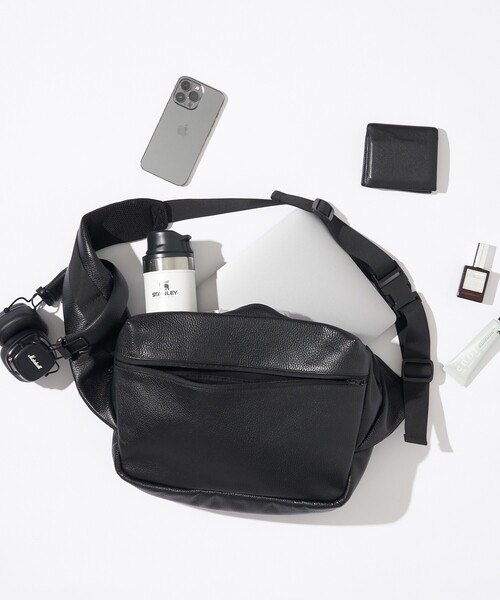 Firsthand(ファーストハンド)の「Firsthand/ファーストハンド Lether Big Body Bag / ビッグボディバッグ / ワンショルダーバッグ / 撥水レザー(ボディバッグ/ウエストポーチ・メンズ・ブラック・ONE SIZE)」の1枚目の写真