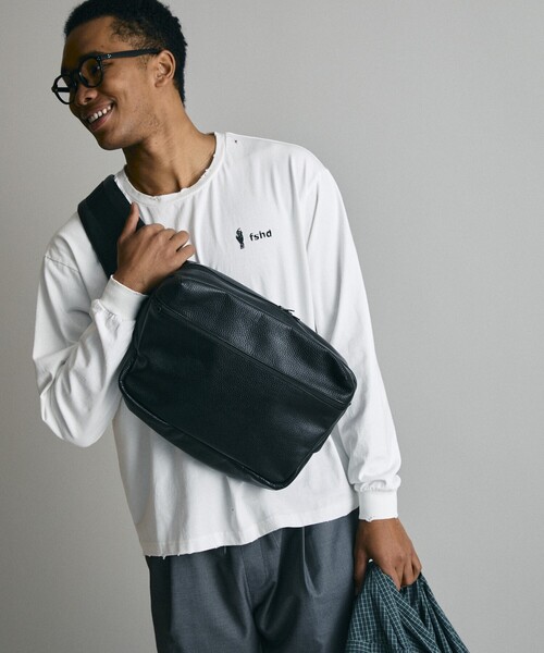 Firsthand(ファーストハンド)の「Firsthand/ファーストハンド Lether Big Body Bag / ビッグボディバッグ / ワンショルダーバッグ / 撥水レザー(ボディバッグ/ウエストポーチ・メンズ・ブラック・ONE SIZE)」の3枚目の写真