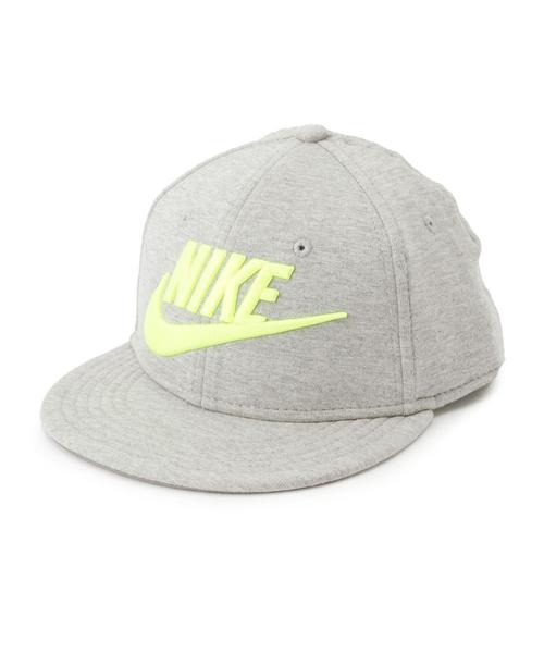 green label relaxing（グリーンレーベルリラクシング）の「NIKE テックフリース キャップ（キャップ・キッズ・ブラック/グレー/コバルトブルー・フリー）」の2枚目の写真