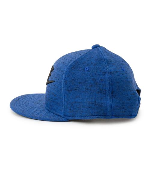 green label relaxing（グリーンレーベルリラクシング）の「NIKE テックフリース キャップ（キャップ・キッズ・ブラック/グレー/コバルトブルー・フリー）」の4枚目の写真