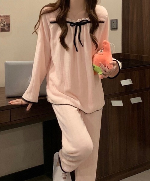 Lace Ladies(レースレディース)の「リボン付き リブ フリース ルームウェア セットアップ(ルームウェア/パジャマ・レディース・ホワイト/ブルーグレー/ピンク・M/XL)」の3枚目の写真