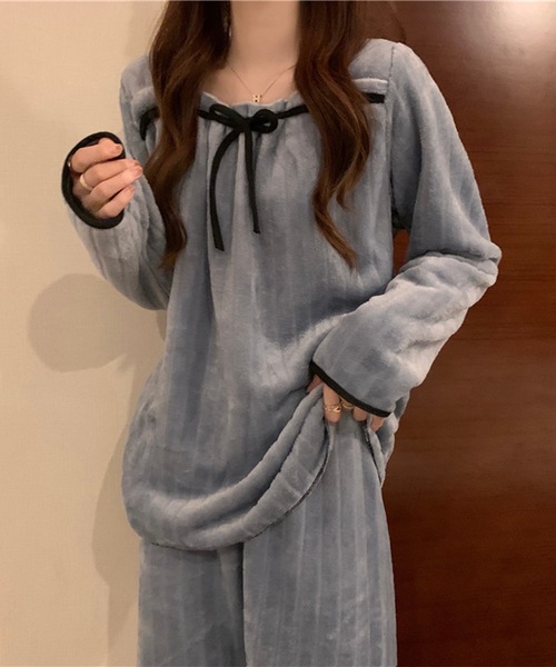 Lace Ladies(レースレディース)の「リボン付き リブ フリース ルームウェア セットアップ(ルームウェア/パジャマ・レディース・ホワイト/ブルーグレー/ピンク・M/XL)」の2枚目の写真