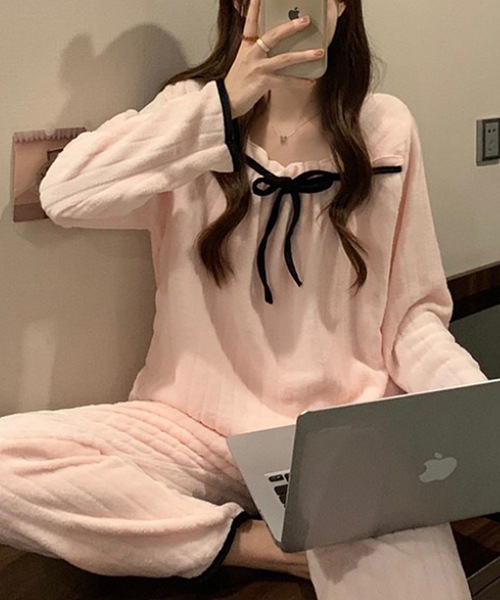 Lace Ladies(レースレディース)の「リボン付き リブ フリース ルームウェア セットアップ(ルームウェア/パジャマ・レディース・ホワイト/ブルーグレー/ピンク・M/XL)」の9枚目の写真