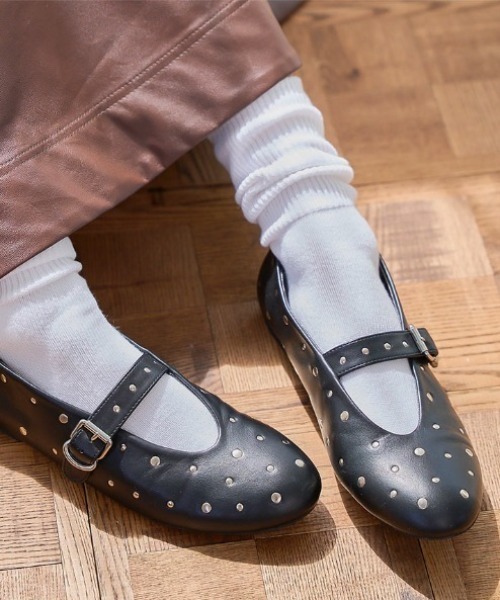 KOBE LETTUCE(コウベレタス)の「リベットメリージェーン(パンプス・レディース・オフホワイト/ブラック・L/M/S)」の14枚目の写真