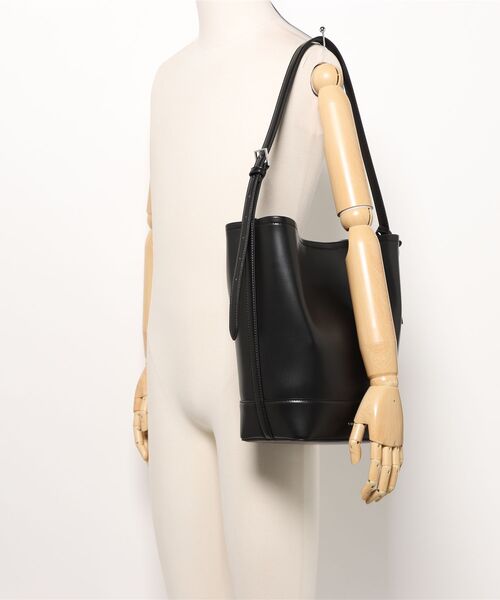 CHARLES & KEITH◆Enola エノラ イロンゲイティッドバケツバッグ Enola エノラ イロンゲイティッドバケツバッグ - Dark Brown