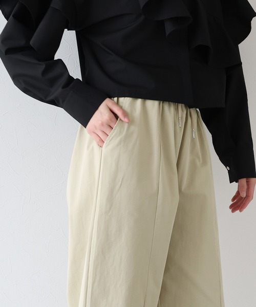 J by blue（ジェイバイブルー）の「ベーシックセンターシームパンツ（スラックス・レディース・ブラック/ベージュ・MEDIUM）」の12枚目の写真