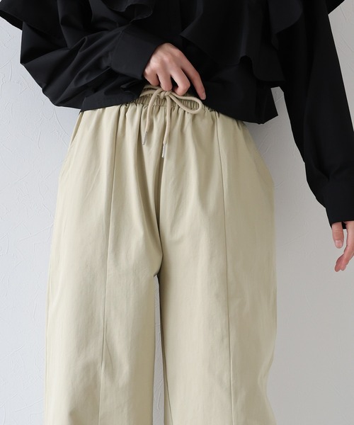 J by blue（ジェイバイブルー）の「ベーシックセンターシームパンツ（スラックス・レディース・ブラック/ベージュ・MEDIUM）」の13枚目の写真