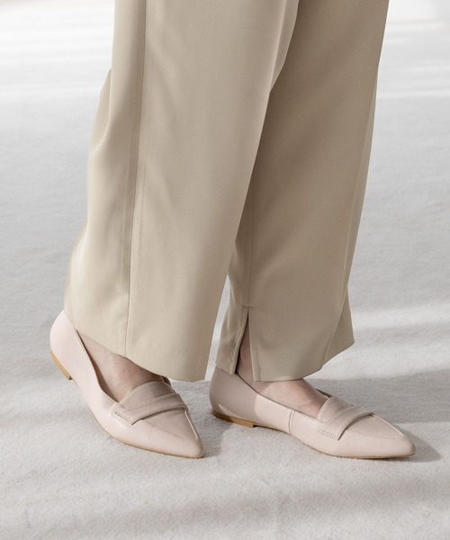 Elura（エルーラ）の「ポインテッドローファー/289254（パンプス・レディース・オフホワイト/ブラック・SMALL/MEDIUM/LARGE）」の2枚目の写真