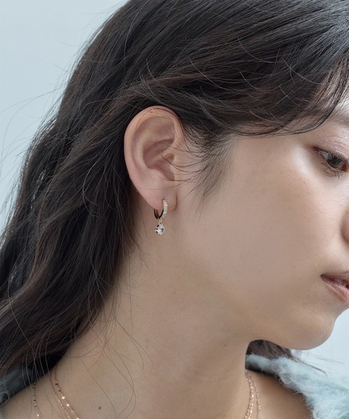 Jolie Toujours(ジョリトゥジュール)の「1粒揺れフープピアス(ピアス(両耳用)・レディース・シルバー/ゴールド/ピンクゴールド・FREE)」の5枚目の写真