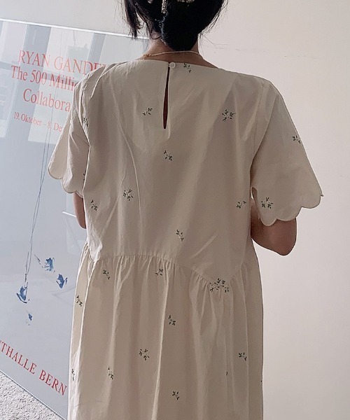 限定商品!!【HOBBS】可憐レディに♪小花柄Vネックワンピース 取り寄せ品】レトロフローラル 小花柄 Vネック Aライン ミニ丈