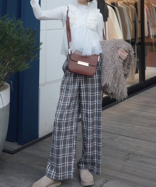 rienda（リエンダ）の「ボリュームチュールペプラムブラウス　シアートップス　ビスチェ 春服 夏服 ノースリーブトップス（シャツ/ブラウス・レディース・ホワイト/ライトベージュ/カーキ/ブラック・MEDIUM/SMALL）」の10枚目の写真