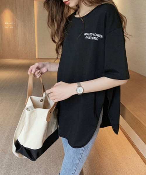 maison de LATIR(メゾンドラティール)の「抜け感たっぷりの夏服白Tシャツ。ロゴトップスとして映える、オーバーサイズシルエットが魅力のデザインTシャツ(Tシャツ/カットソー・レディース・ブラック/グレー/ホワイト・L/XL/M/2XL)」の1枚目の写真