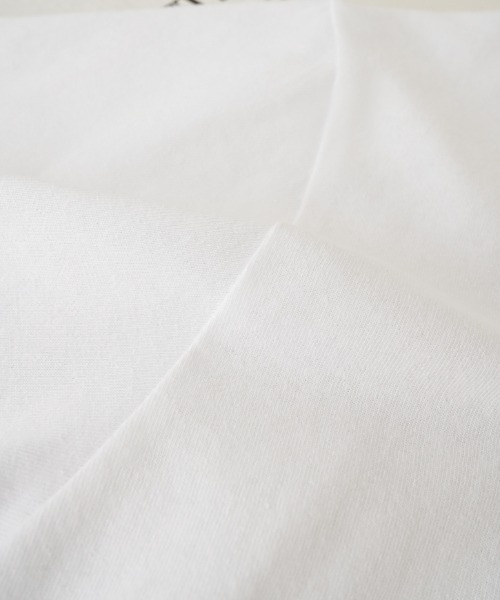 maison de LATIR(メゾンドラティール)の「抜け感たっぷりの夏服白Tシャツ。ロゴトップスとして映える、オーバーサイズシルエットが魅力のデザインTシャツ(Tシャツ/カットソー・レディース・ブラック/グレー/ホワイト・L/XL/M/2XL)」の9枚目の写真