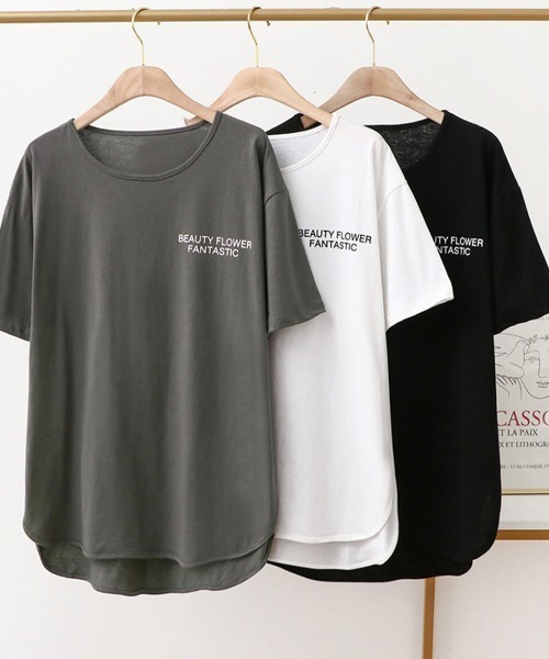 maison de LATIR(メゾンドラティール)の「抜け感たっぷりの夏服白Tシャツ。ロゴトップスとして映える、オーバーサイズシルエットが魅力のデザインTシャツ(Tシャツ/カットソー・レディース・ブラック/グレー/ホワイト・L/XL/M/2XL)」の4枚目の写真