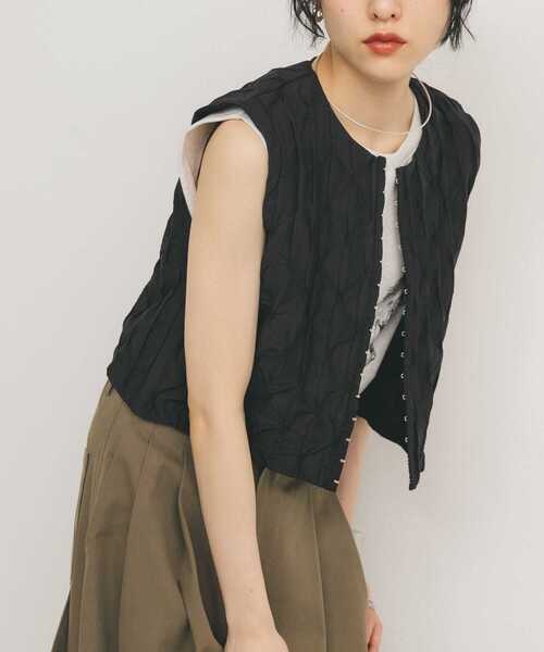 KBF（ケイビーエフ）の「フロントホックベスト（ベスト・レディース・オフホワイト/ブラック・ONE）」の2枚目の写真