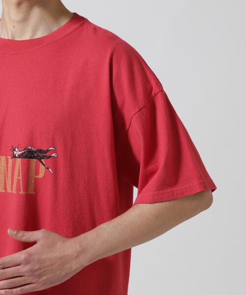 REMI RELIEF（レミレリーフ）の「REMI RELIEF(レミレリーフ) 別注20/-天竺BIGサイズTシャツ(BE CAT NAP)（Tシャツ/カットソー・メンズ・レッド/アイボリー・M/L/XL）」の6枚目の写真