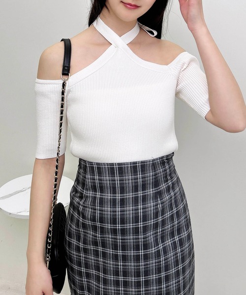 INGNI(イング)の「バックリボンホルター半袖ニット(ニット/セーター・レディース・ブラック/オフホワイト/ブルー・M)」の6枚目の写真