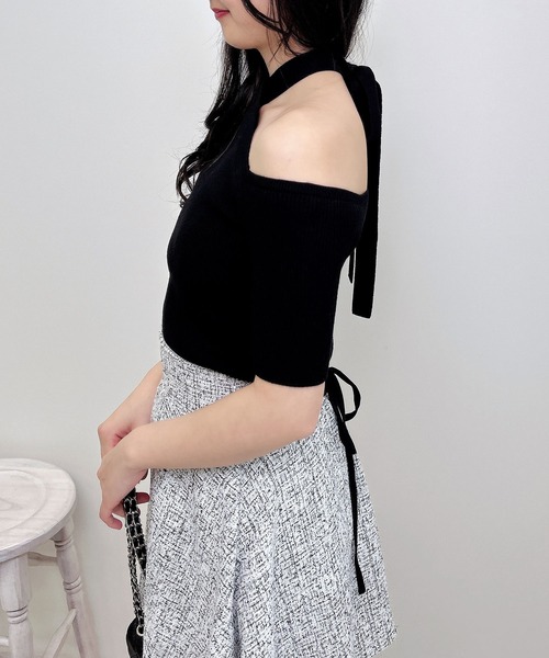 INGNI(イング)の「バックリボンホルター半袖ニット(ニット/セーター・レディース・ブラック/オフホワイト/ブルー・M)」の13枚目の写真