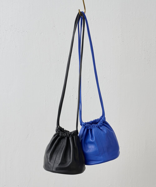 BEARDSLEY(ビアズリー)の「《MODERN WEAVING》レザードラム巾着(トートバッグ・レディース・ブラック/ブルー・FREE)」の2枚目の写真