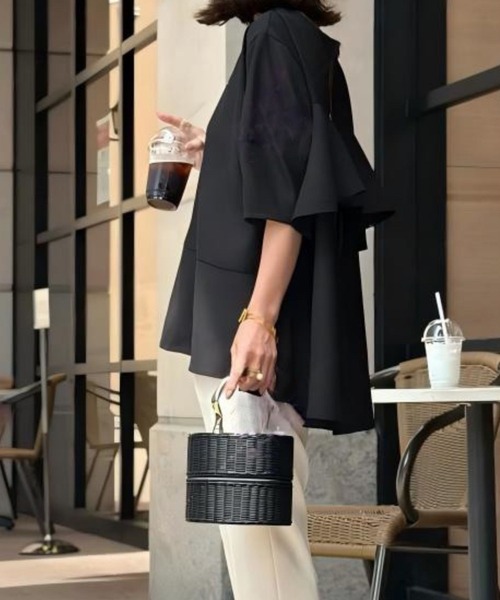 CADBURY(キャドバリー)の「バックフリル五分袖Aラインブラウス(シャツ/ブラウス・レディース・ブラック・SMALL/LARGE/MEDIUM)」の4枚目の写真