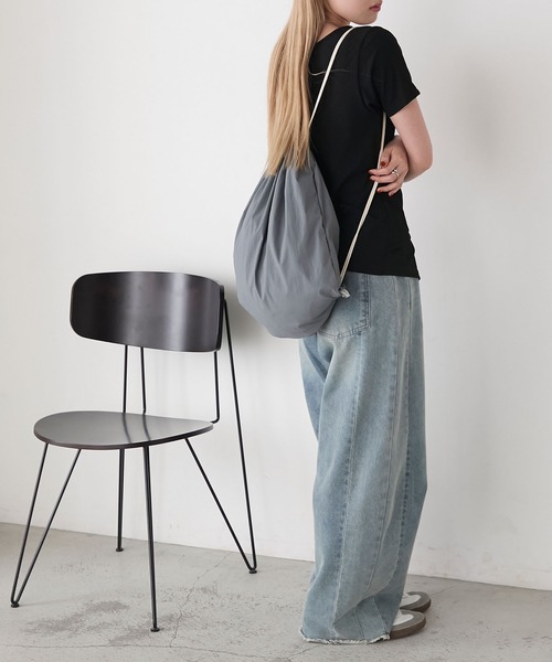 forksy.(フォルクシー)の「【 RIKA × forksy. 】リップストップナイロン ナップサック(バックパック/リュック・レディース・ベージュ/ネイビー/チャコールグレー・FREE)」の15枚目の写真