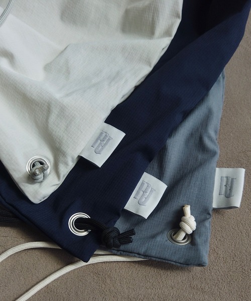 forksy.(フォルクシー)の「【 RIKA × forksy. 】リップストップナイロン ナップサック(バックパック/リュック・レディース・ベージュ/ネイビー/チャコールグレー・FREE)」の4枚目の写真