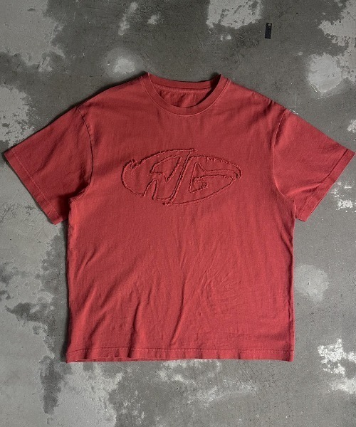 A'gem(エージェム)の「A'GEM/9 × .kom 『A'gem/エージェム』加工アップリケ半袖Tシャツ(Tシャツ/カットソー・メンズ・チャコールグレー/グレー系その他/レッド・M/L)」の15枚目の写真