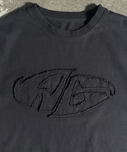 A'gem(エージェム)の「A'GEM/9 × .kom 『A'gem/エージェム』加工アップリケ半袖Tシャツ(Tシャツ/カットソー・メンズ・チャコールグレー/グレー系その他/レッド・M/L)」の13枚目の写真