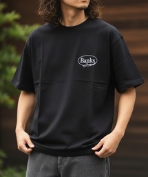 BANKS（バンクス）の「DESIGN TEE /BANKS JOURNAL(バンクスジャーナル)ワンポイントブランドロゴプリント半袖デザインT-シャツ（Tシャツ/カットソー）」