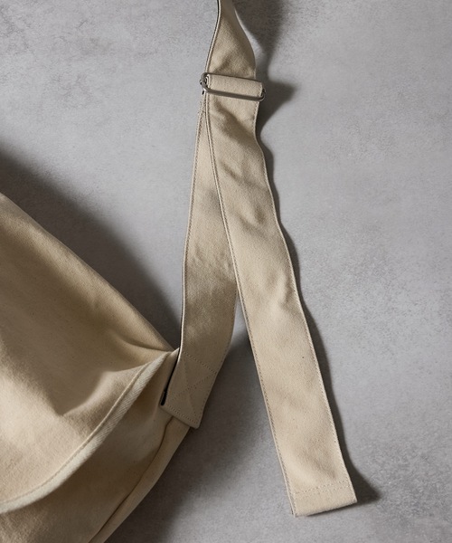 NUMBER (N)INE（ナンバーナイン）の「CANVAS 2WAY HANDLE FLAP SHOULDER BAG / LARGE / コットン キャンバス 2way ハンドル フラップ ショルダーバッグ ラージサイズ（ショルダーバッグ・メンズ・ブラック/アイボリー・FREE）」の18枚目の写真