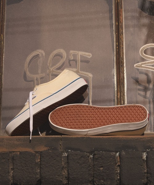 VANS（バンズ）の「オーセンティック（スニーカー・メンズ・ネイビー/ブラック×ホワイト/レッド/ホワイト/ブラック×ブラック/オフホワイト・4/4.5/5/5.5/6/6.5/7/7.5/8/8.5/9/9.5/10/10.5/11/11.5/12）」の15枚目の写真