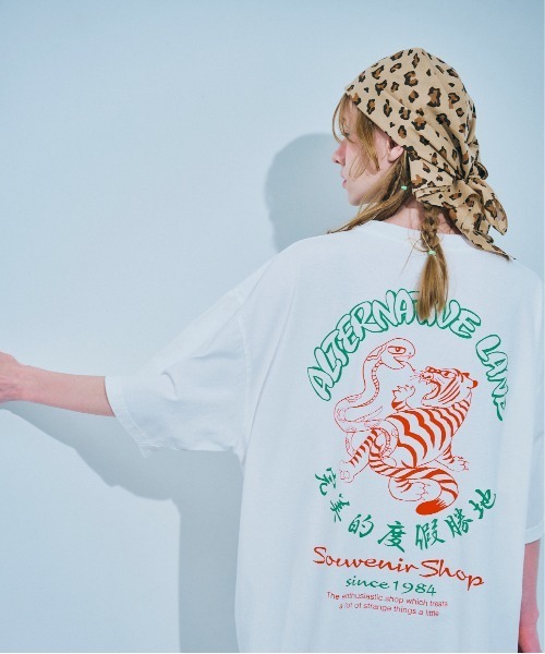 RNA（アールエヌエー）の「E5148 レオパードＢＩＧバンダナ（バンダナ/スカーフ・レディース・ベージュ/グリーン/パープル・FREE）」の5枚目の写真