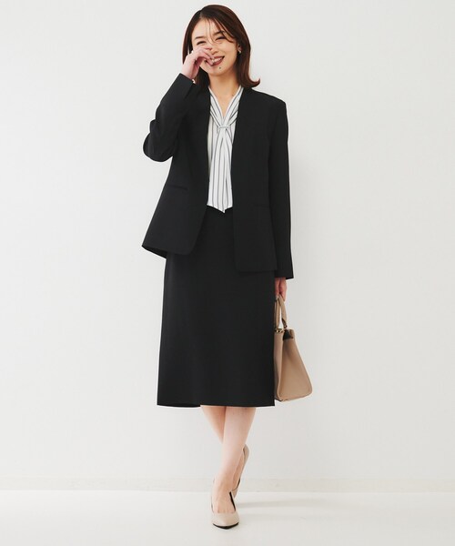 UNTITLED（アンタイトル）の「【通勤スーツ】ライトウェイト カラーレスジャケット（ノーカラージャケット・レディース・ネイビー/チャコールグレー/サンドベージュ/ブラック・50/42/44/46/48/00/01/02/03/04）」の15枚目の写真